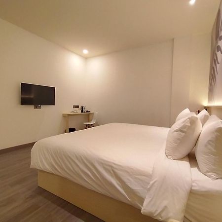 True Blue Hotel Menteng Джакарта Екстериор снимка