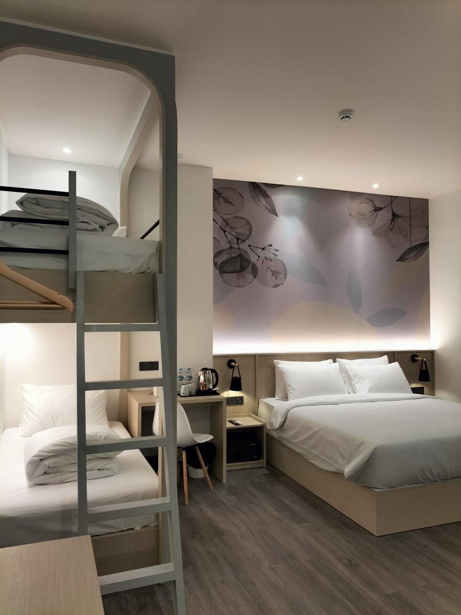 True Blue Hotel Menteng Джакарта Екстериор снимка