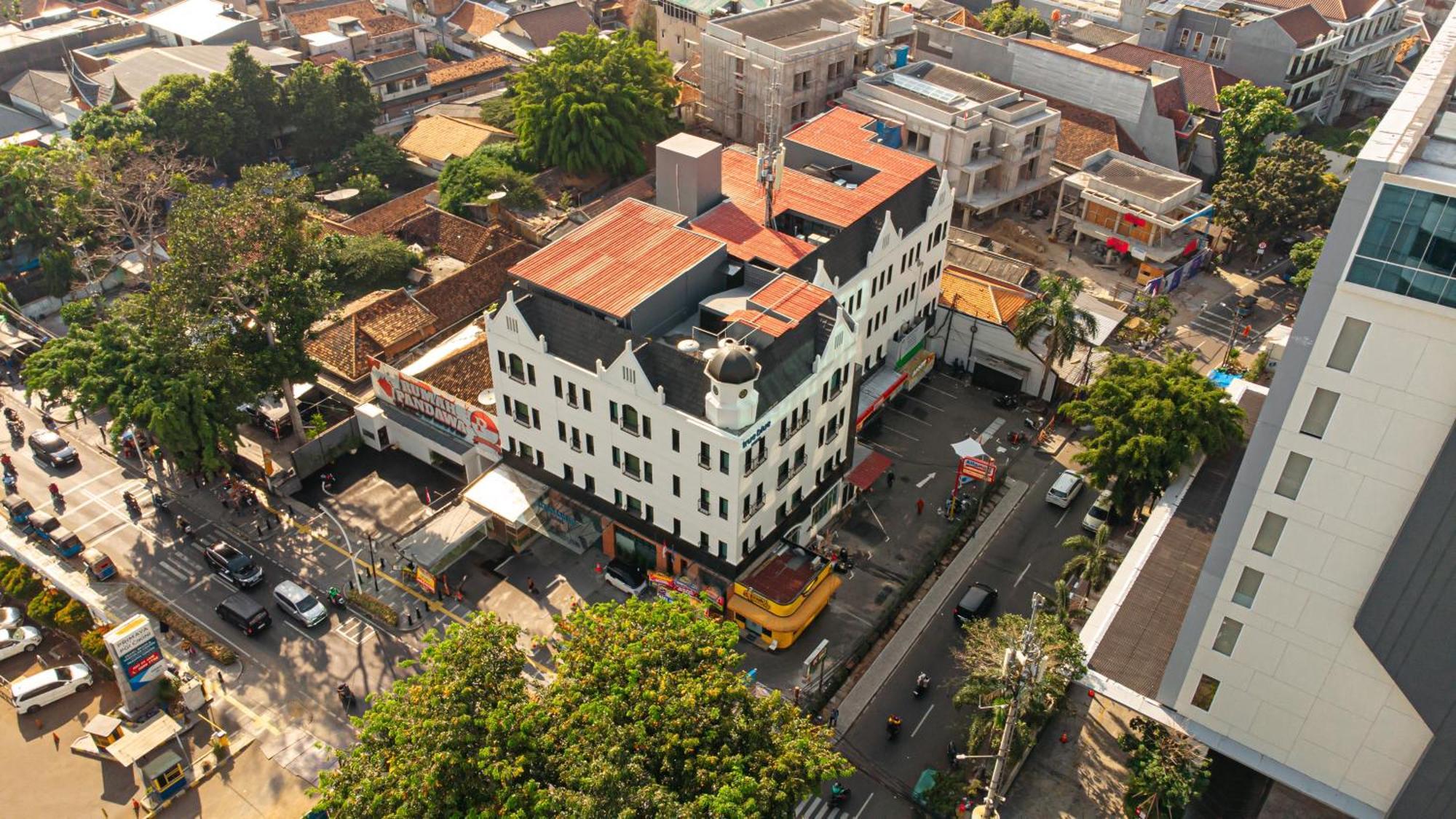 True Blue Hotel Menteng Джакарта Екстериор снимка