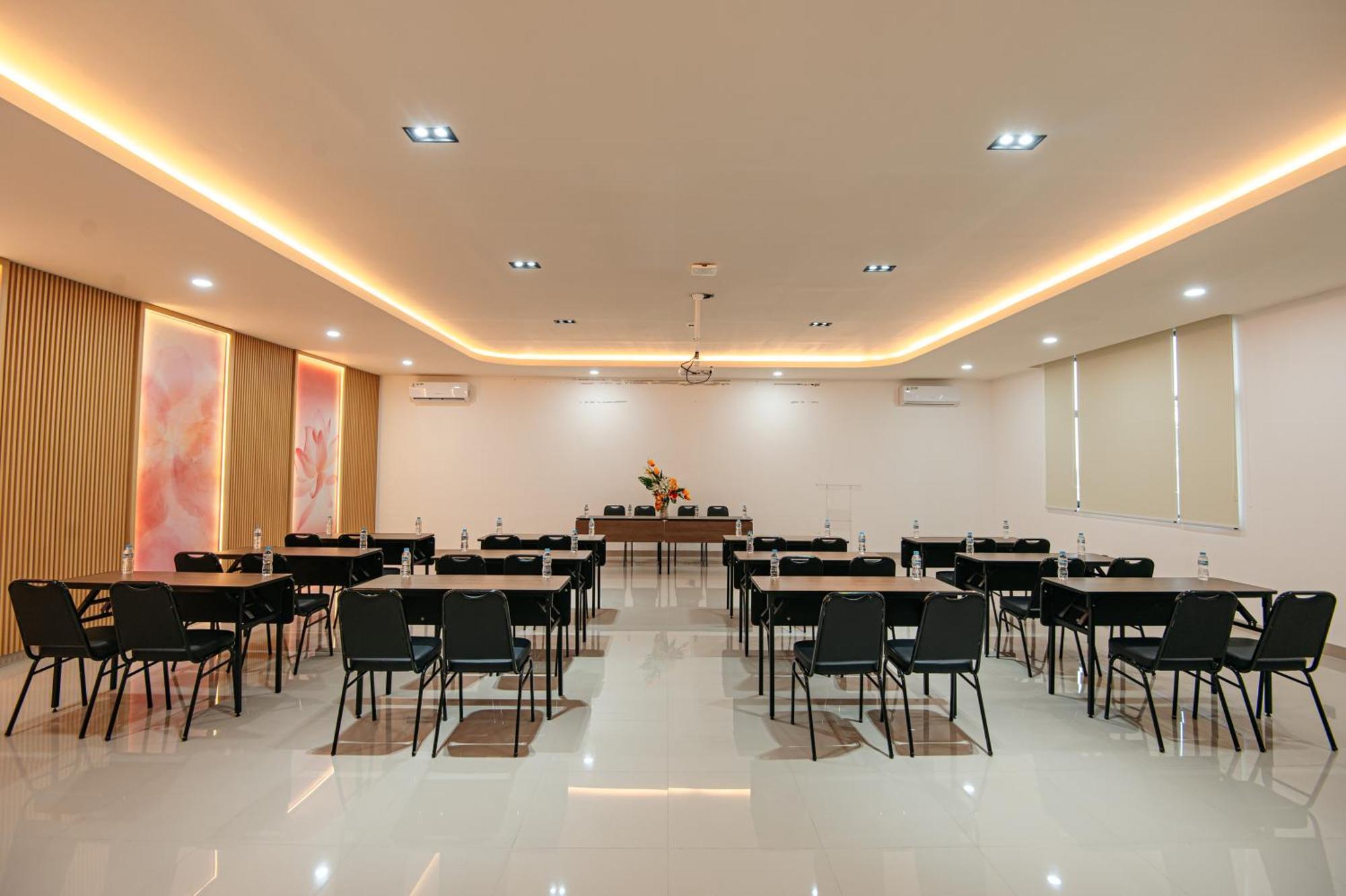 True Blue Hotel Menteng Джакарта Екстериор снимка