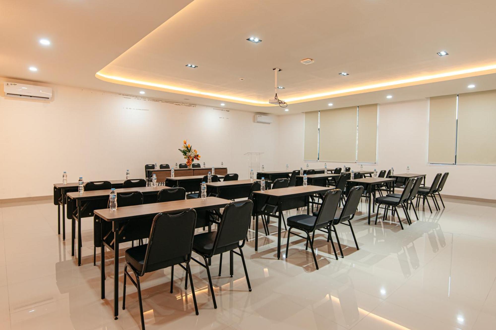 True Blue Hotel Menteng Джакарта Екстериор снимка
