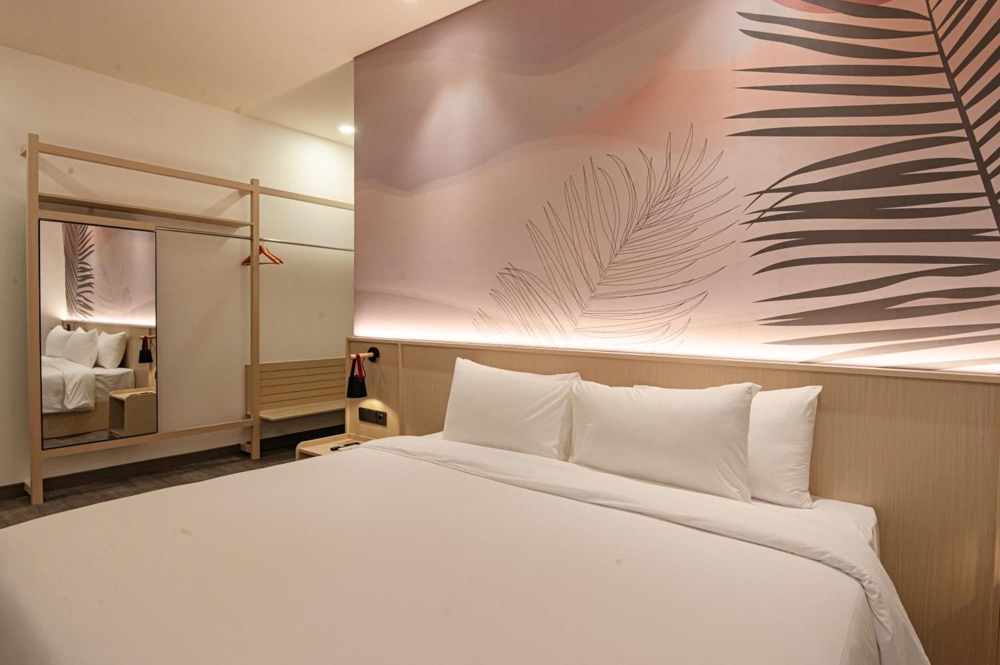 True Blue Hotel Menteng Джакарта Екстериор снимка